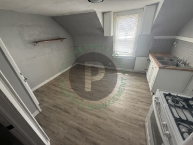 Building Photo - 4067 E 57th St