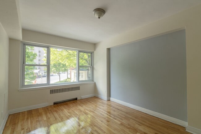 Building Photo - 10 Av. Rosemount Unit 104