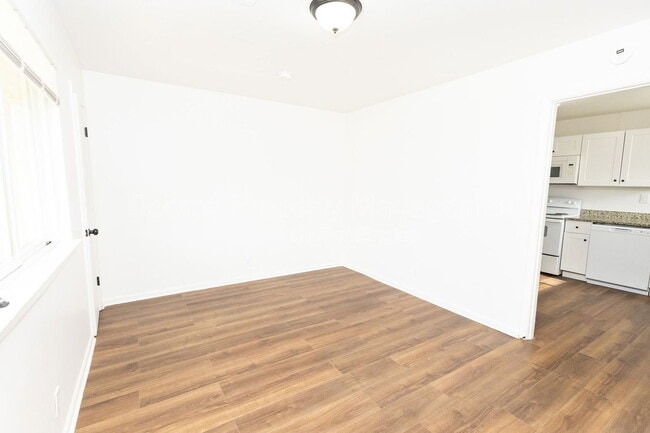 Photo - 2011 Milne St
