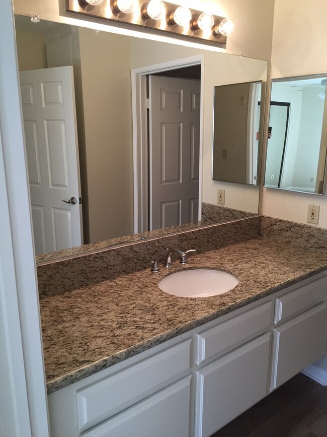 Photo - 430 South Niagara Street