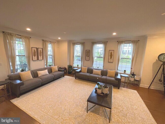 Photo - 17 Peacock Wy