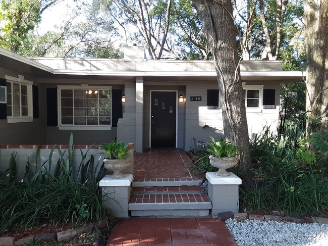Building Photo - 838 Rosalia Dr