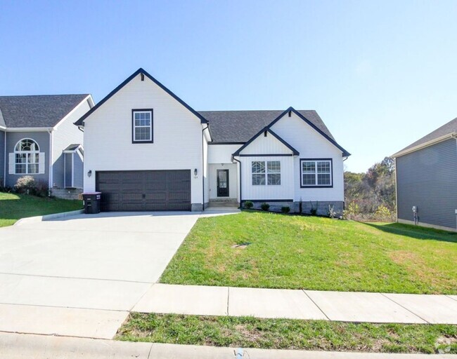 Building Photo - Luxury Home