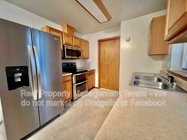 Photo - 450 W Alder Dr