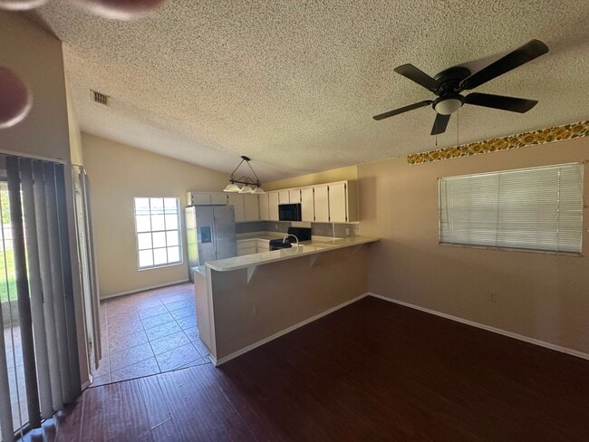 Photo - Spacious Lakeland 3-Bedroom Home with 2-Car Garage & Large Driveway