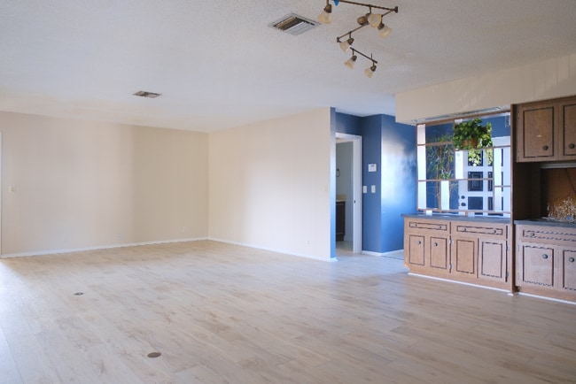 Photo - 328 Magellan Dr