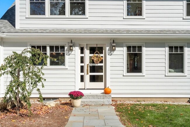 Photo - 335 Central Rd