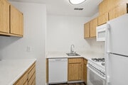 1BR, 1BA - 615SF - Kitchen