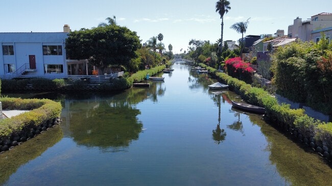 Venice Canal - 2010 Pacific Ave Unit #4