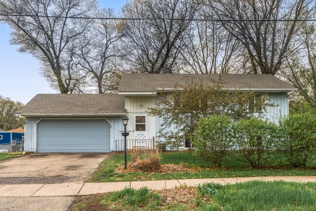 Photo - 250 117th Ave NE