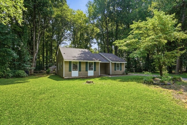Building Photo - Renovated Ranch on a Quiet Cul-de-Sac with Vaulted Ceilings & Private Backyard