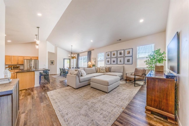 Photo - 450 Fox Meadows Ct