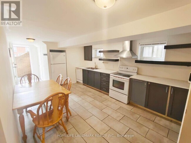 Photo - 2527 Kingsberry Crescent