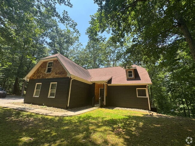 Building Photo - Beautiful Home Available Immediately in Se...