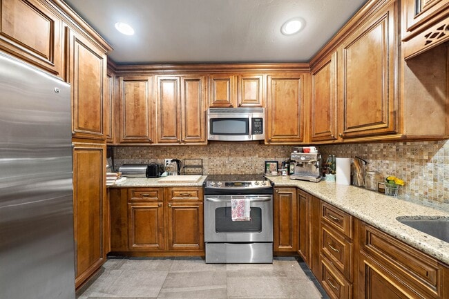 Photo - 3018 Baldwin St