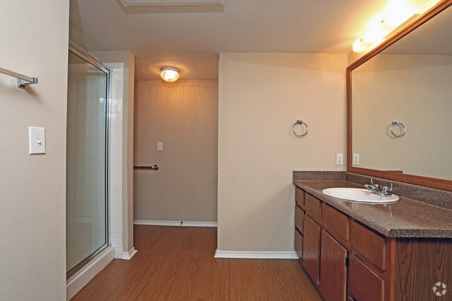805sf_One Bedroom_Bathroom