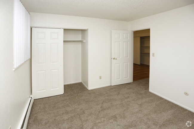2BR, 1BA - 800 SF - Fir Tree Apartments