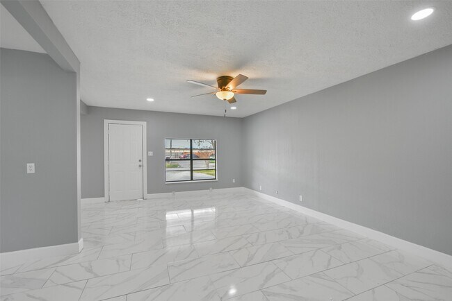 Photo - 1913 Scarborough Ln