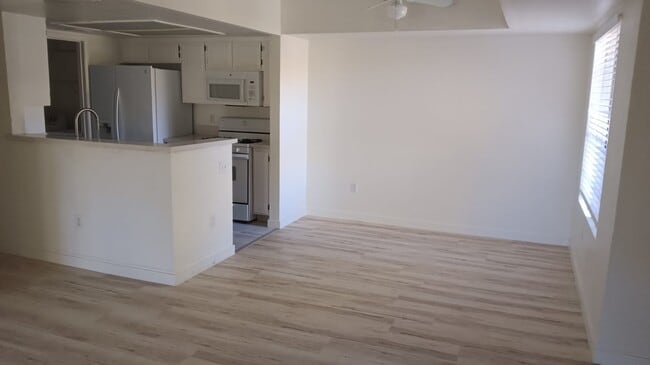 Kitchen and eat in area - 1901 Villa Palms Ct Unit 205