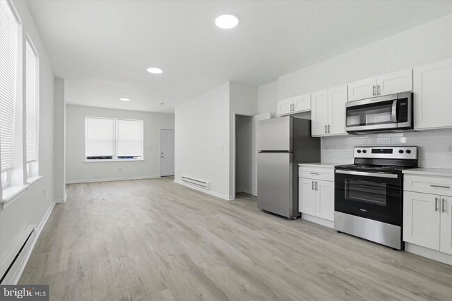 Photo - 2209 W Toronto St
