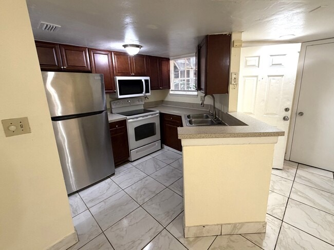 Photo - 1932 Lake Atriums Cir