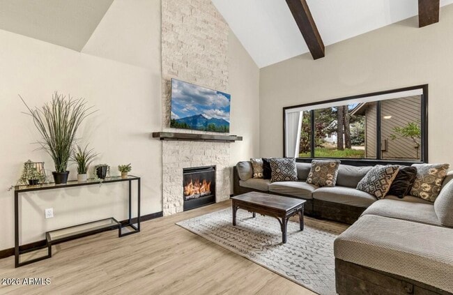 2803 N Carefree Cir