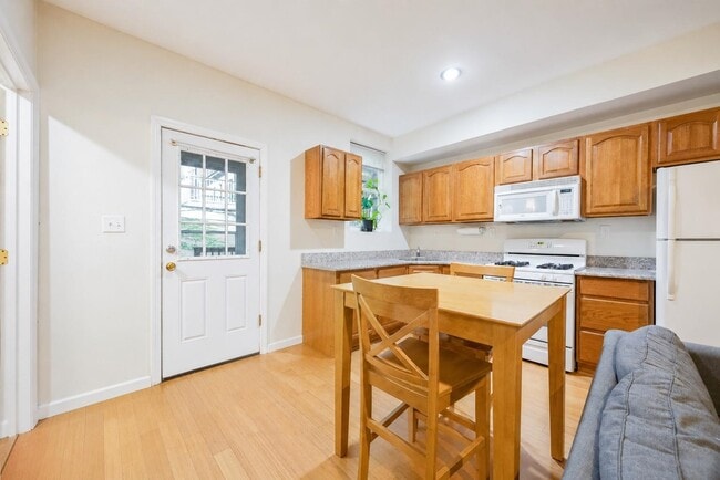 Photo - 182A Christopher Columbus Dr