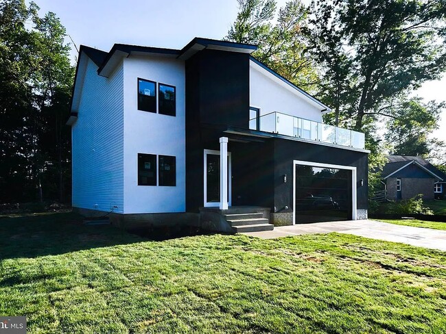 1 Ayrwood Ln