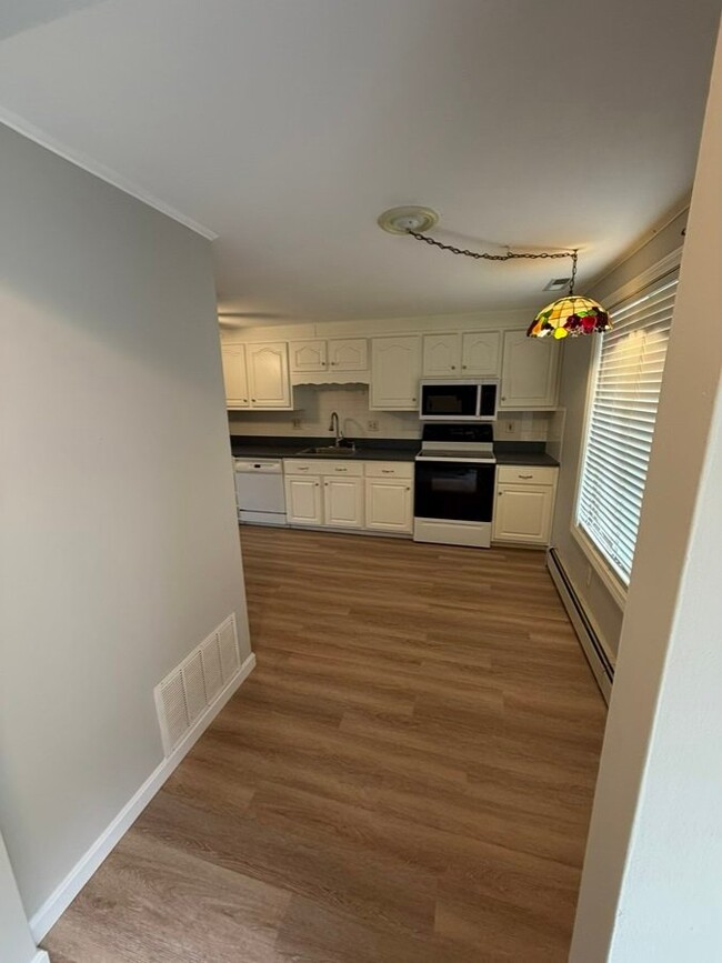 136 Canterbury Ln