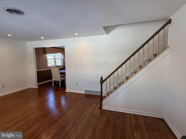 Photo - 240 Sweetbriar Cir