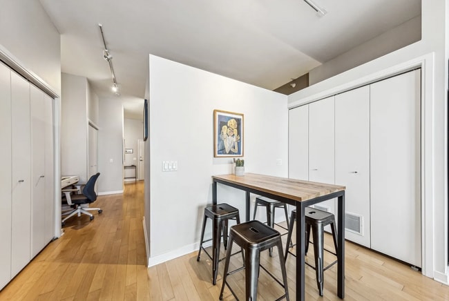 Photo - 860 W Blackhawk St Unit 304