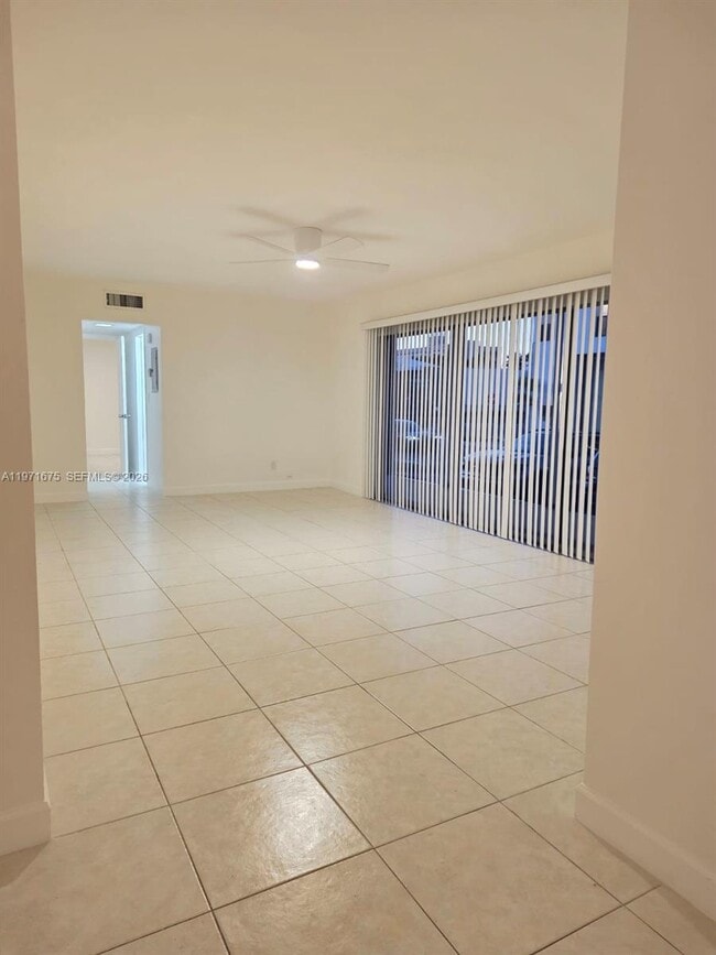 Photo - 9490 E Bay Harbor Dr Unidad 102