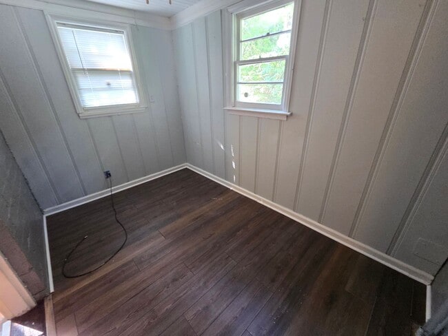 Photo - North Columbus Cottage on almost an ACRE fenced  2 Bedrooms 1 Bath with bonus room
