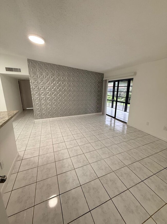 Photo - Beautiful Garden Apartment, Move in Condition