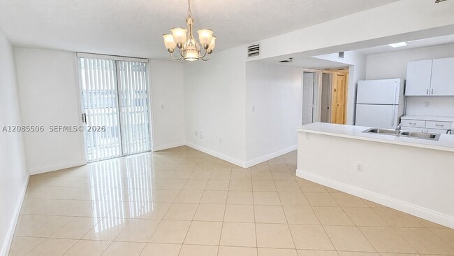 Photo - 104 SW 9th St Unit 1403