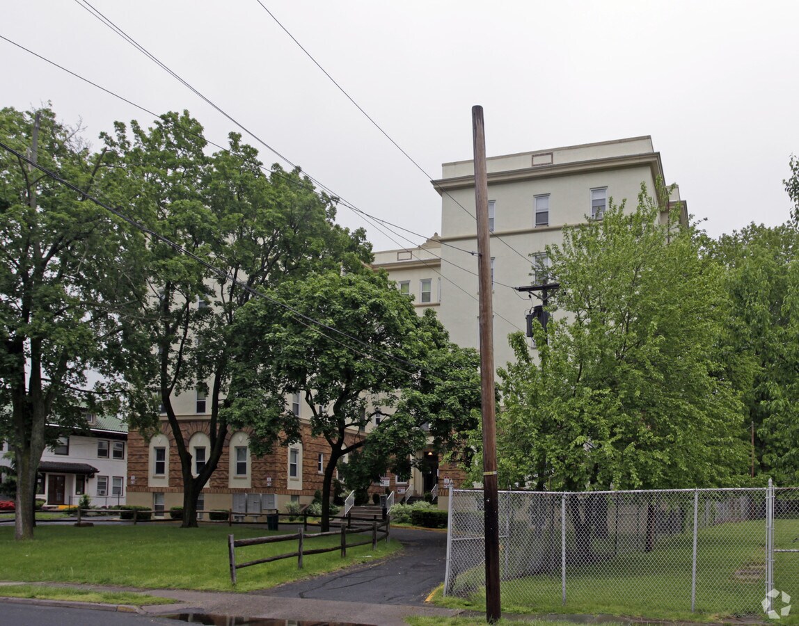 Photo - Lauvir Court Apartments