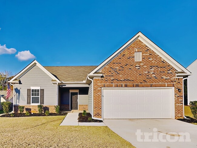 Photo - 180 Bowen Way