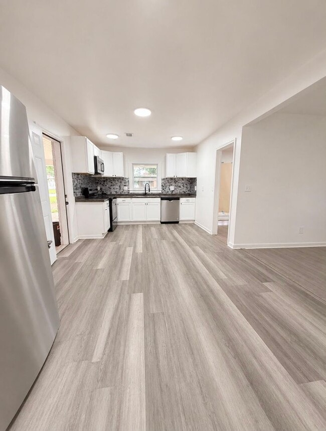 Photo - 1427 Adrian Ln