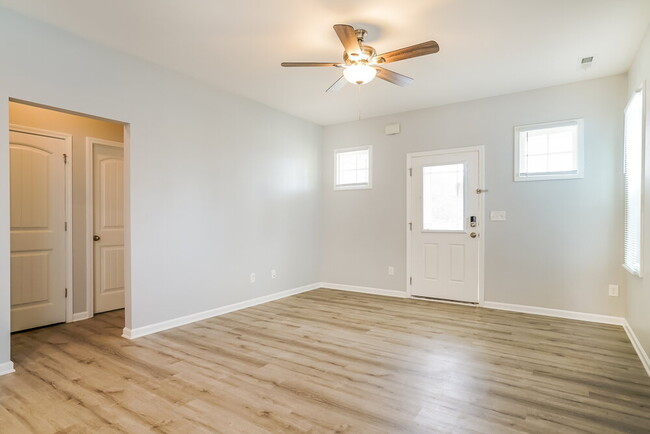 Photo - 257 E Wilson St