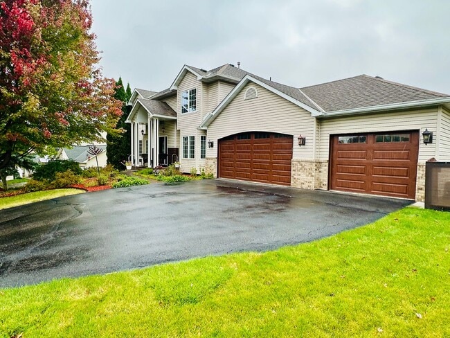 Building Photo - Stunning 6-Bedroom Corner-Lot Home w/ Luxu...