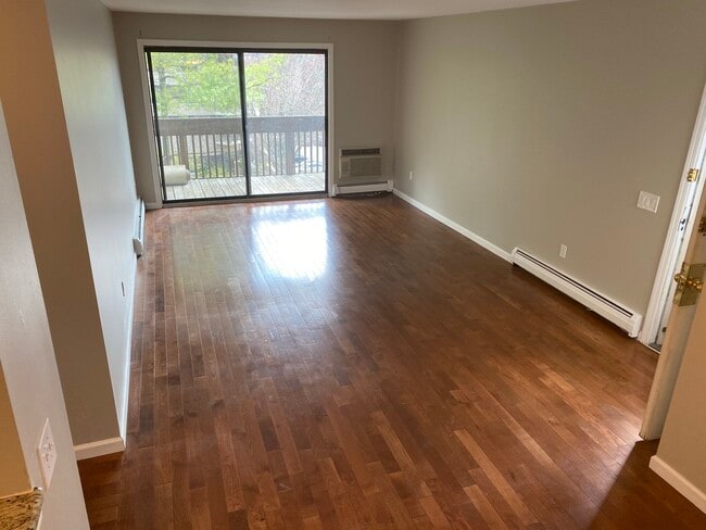 Livingroom - 20 Hillside Terrace Unit G