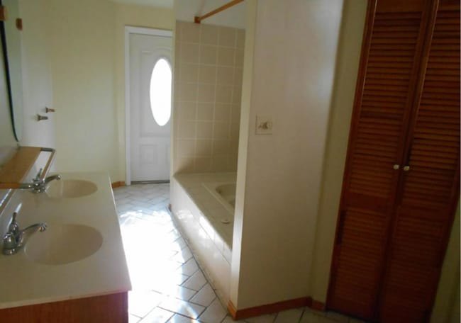 Photo - 3 BR 2 BA Townhome in the heart of Canton!