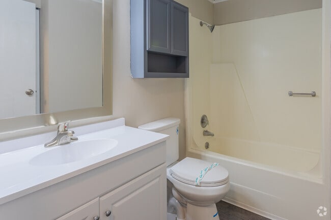 2BR, 2BA - Full Bathroom