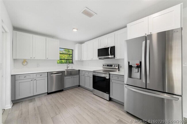 1273 NE 37th St