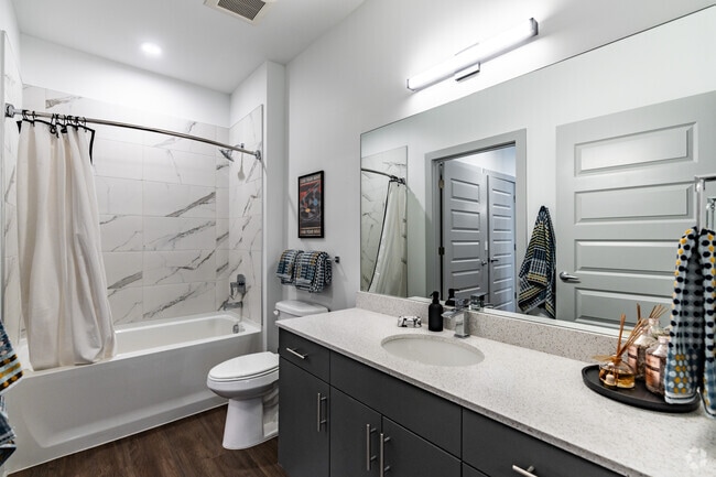 1BR, 1BA - 689SF - Bathroom