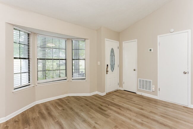 Photo - 3824 Skidmore Dr