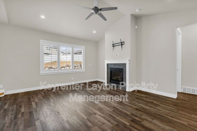 Photo - 1447 E Daylily Ct