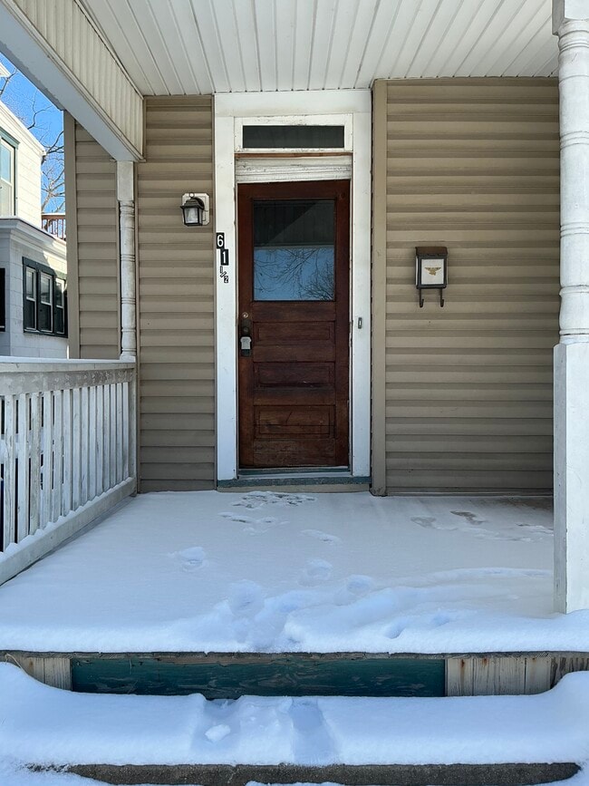 Building Photo - 61 1/2 S 15th St Unit NA