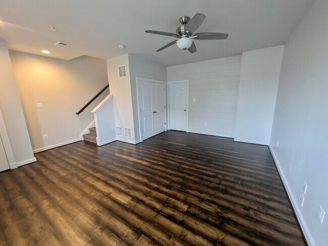 Photo - 1121 Lawler Dr