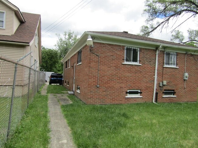 Photo - 14939 Cruse St